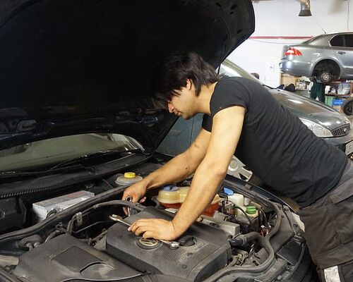 finland-hyvinkaa-aq-autohuolto-car-mechanic